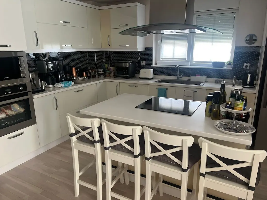 Fitted kitchen